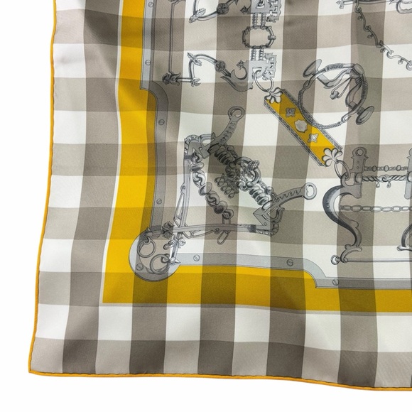 HERMES Scarf carre Mors et gourmettes Yellow Multi 100% Silk Made in France - Picture 5 of 16